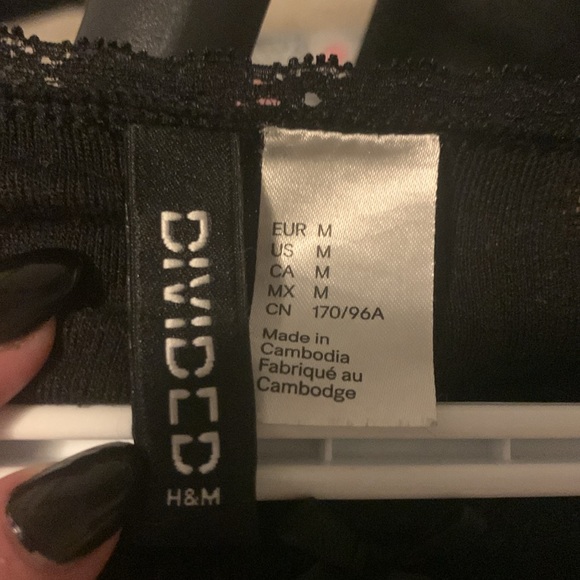 H&M Divided black long sleeve top with lace trim and a bow - Picture 4 of 4